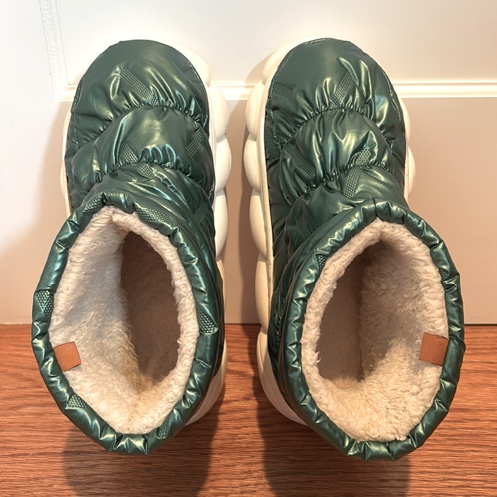 Shark size 42 - 43 puffy shimmery green lightweight ankle boot slippers - Picture 5 of 15